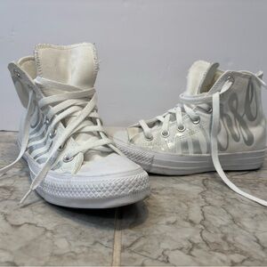 Converse Women White ChuckTaylor All star High Top SneakerSilver Canvas Sz 7